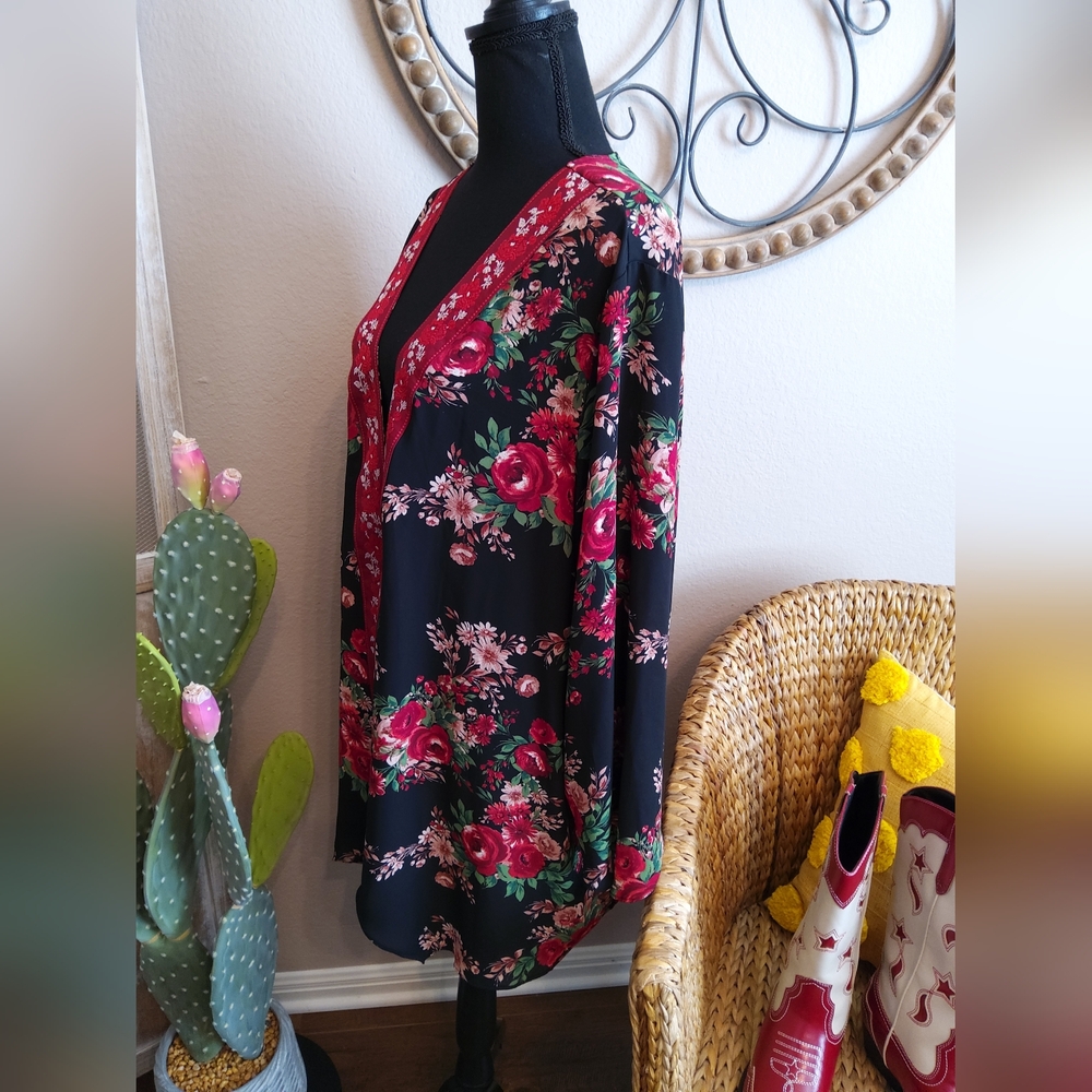 The Pioneer Woman Black and Red Floral Open-Front Kimono - Picture 8 of 10